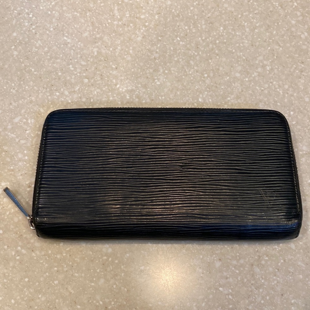 Louis Vuitton Zippy Wallet, Black Epi Leather